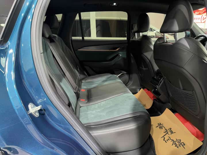 Фото 14 - Geely Monjaro