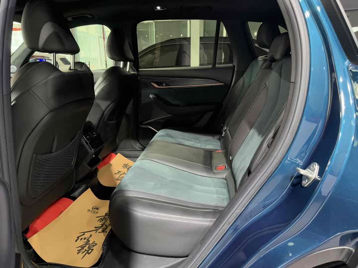 Фото 15 - Geely Monjaro