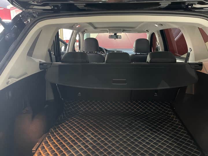 Фото 10 - Volkswagen Tiguan L Pro