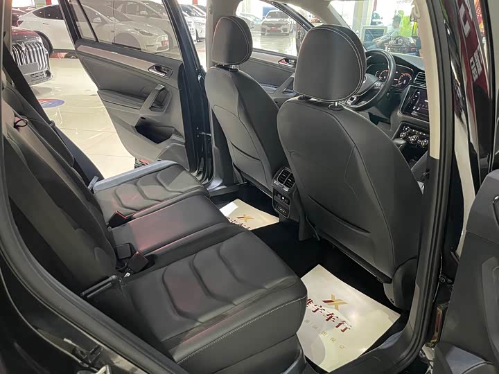 Фото 12 - Volkswagen Tiguan L Pro