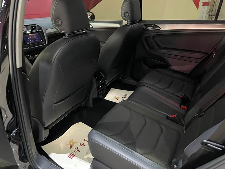 Фото 6 - Volkswagen Tiguan L Pro