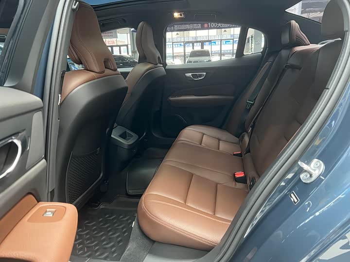 Фото 11 - Volvo S60