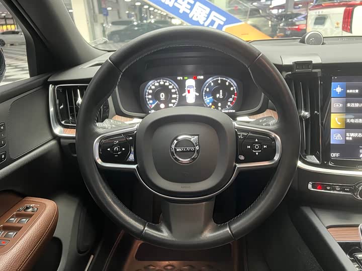 Фото 16 - Volvo S60