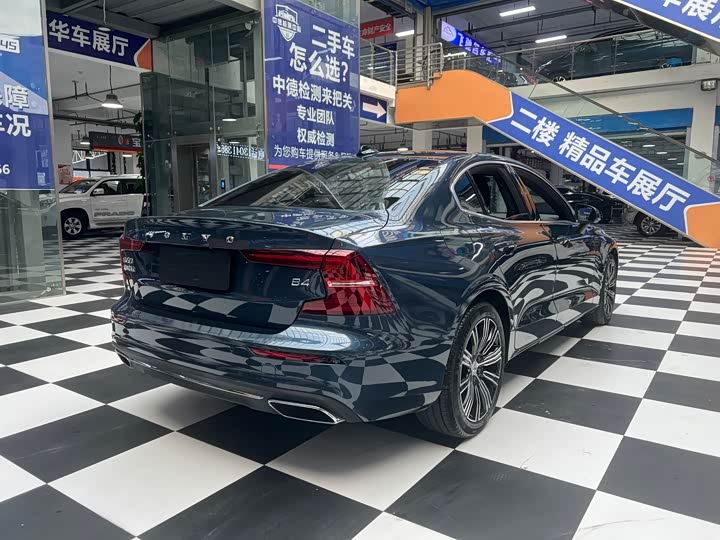 Фото 4 - Volvo S60