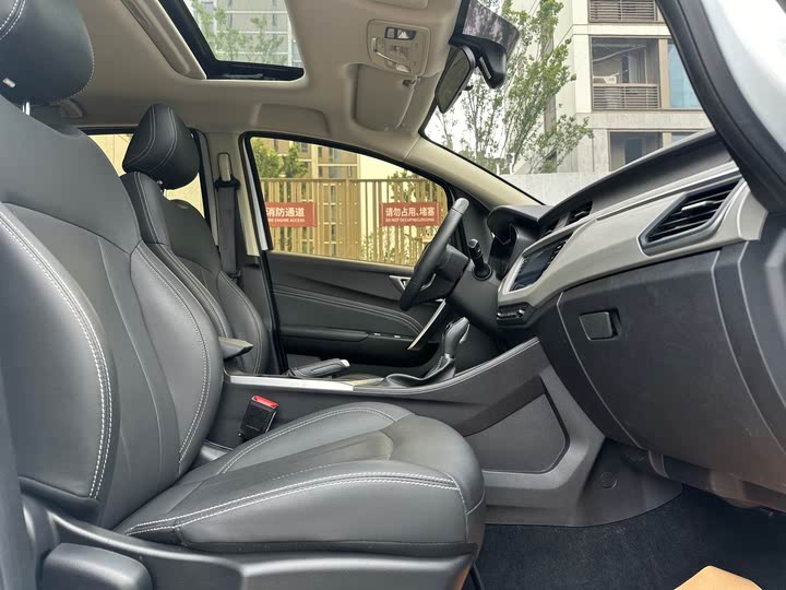 Фото 10 - Geely Vision X3