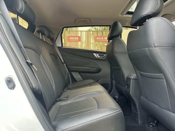 Фото 11 - Geely Vision X3