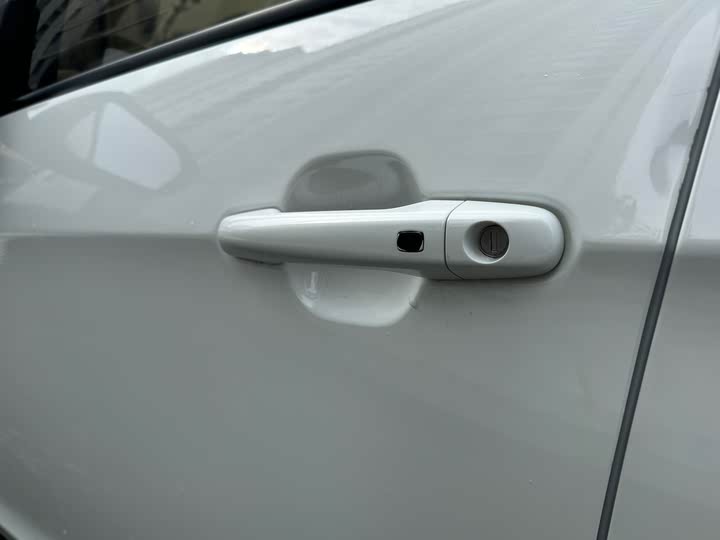 Фото 17 - Geely Vision X3