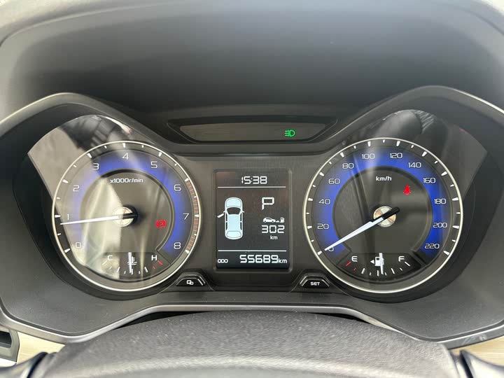 Фото 21 - Geely Vision X3