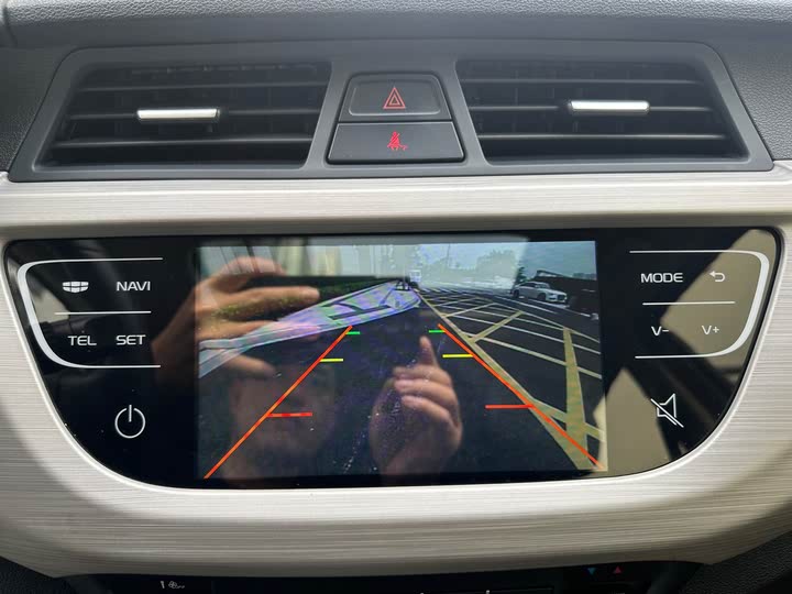 Фото 22 - Geely Vision X3