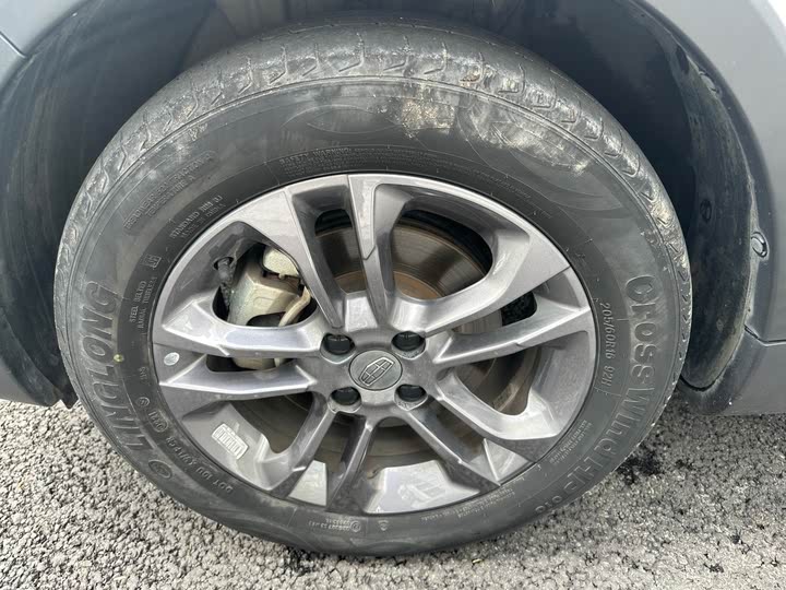 Фото 23 - Geely Vision X3