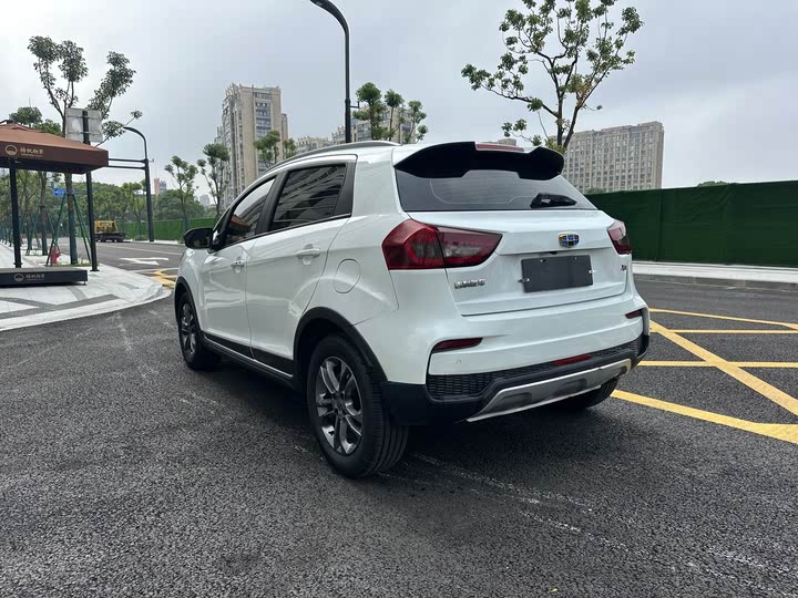 Фото 7 - Geely Vision X3