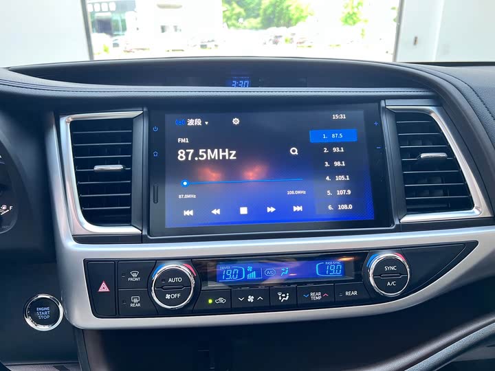 Фото 15 - Toyota Highlander