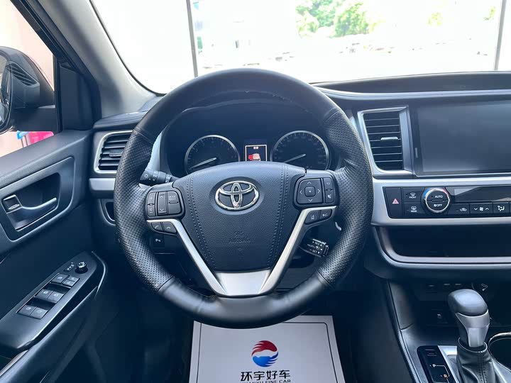 Фото 19 - Toyota Highlander