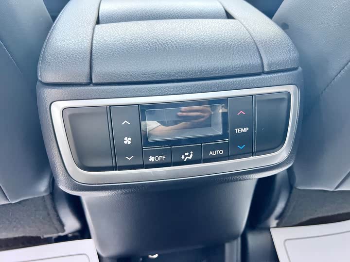 Фото 21 - Toyota Highlander