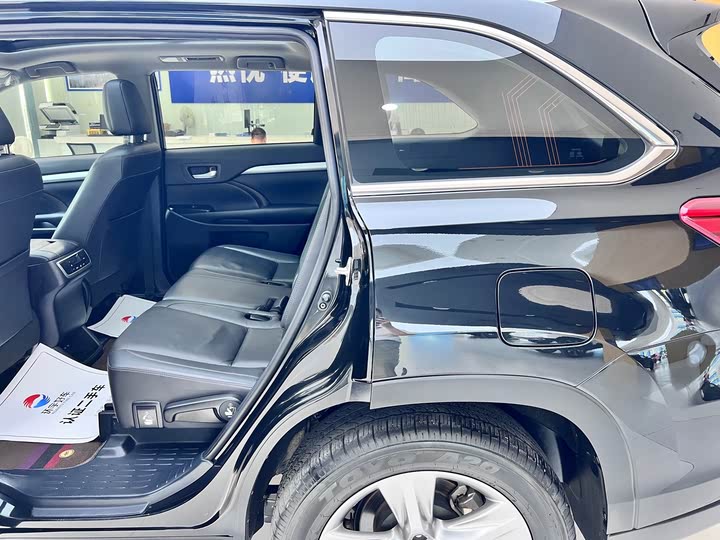 Фото 23 - Toyota Highlander