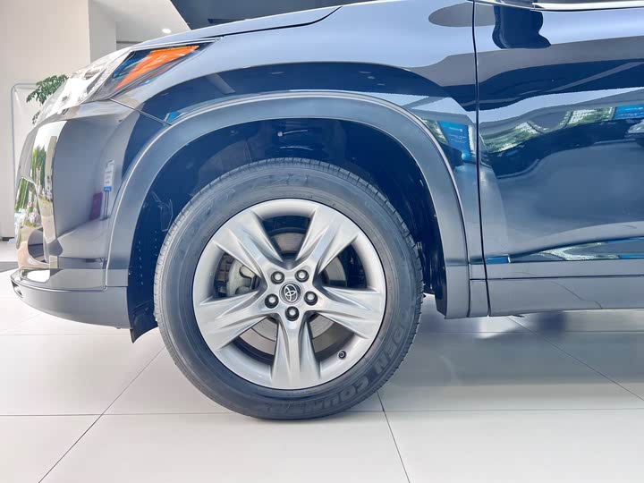 Фото 4 - Toyota Highlander