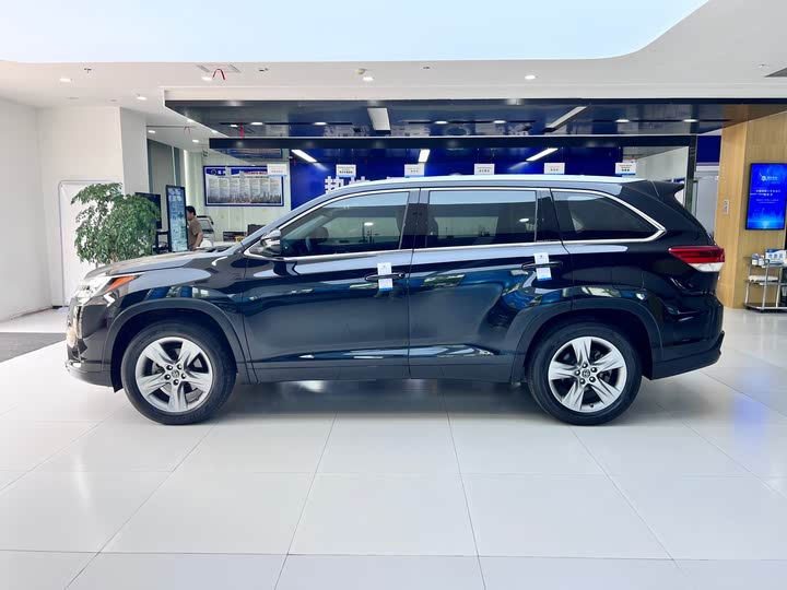 Фото 5 - Toyota Highlander