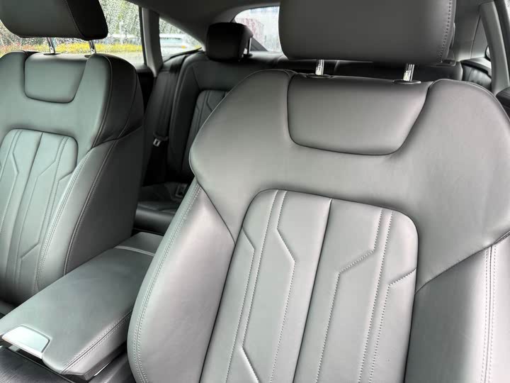 Фото 8 - Audi A7