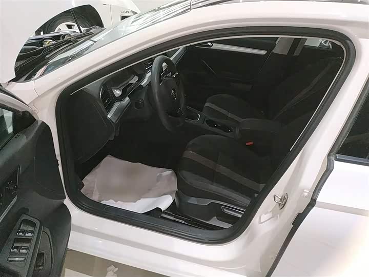 صورة 16 - Volkswagen Lamando L