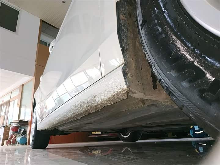 صورة 21 - Volkswagen Lamando L