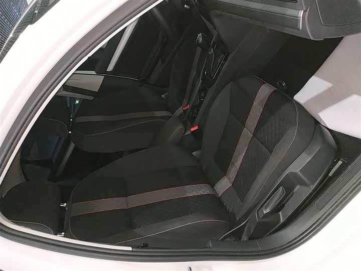 صورة 25 - Volkswagen Lamando L