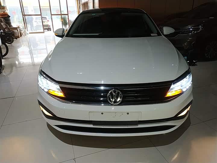 صورة 3 - Volkswagen Lamando L