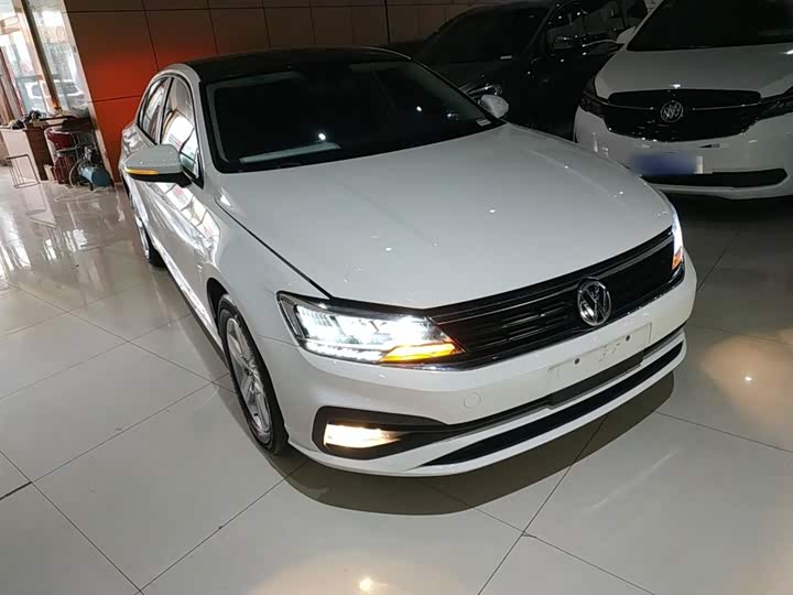 صورة 4 - Volkswagen Lamando L