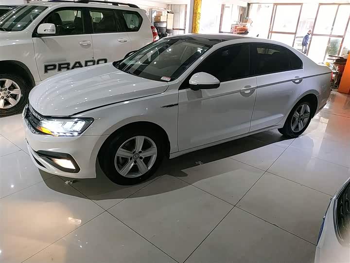 صورة 5 - Volkswagen Lamando L