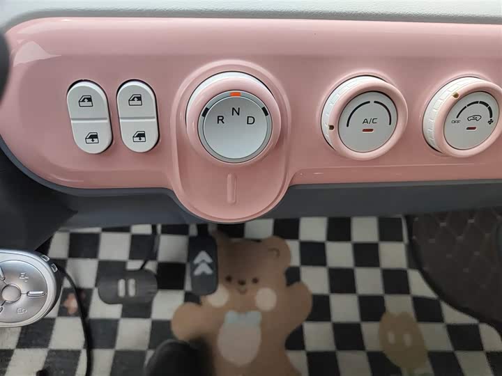 Фото 14 - Bestune Pony