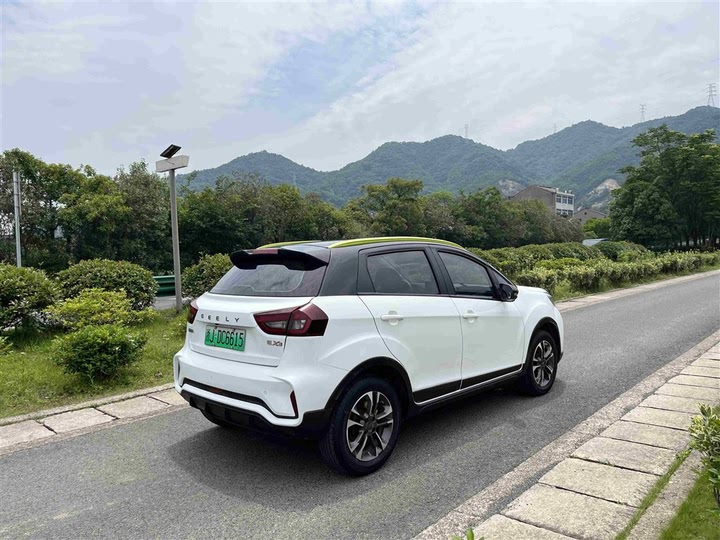 Фото 15 - Geely Geometry EX3