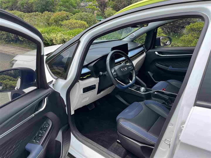 Фото 5 - Geely Geometry EX3