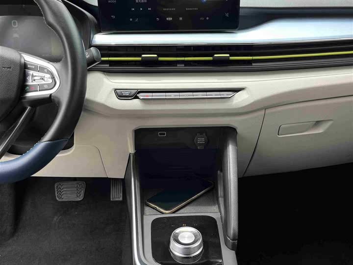 Фото 8 - Geely Geometry EX3