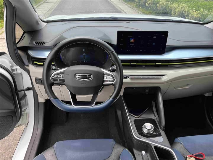 Фото 9 - Geely Geometry EX3