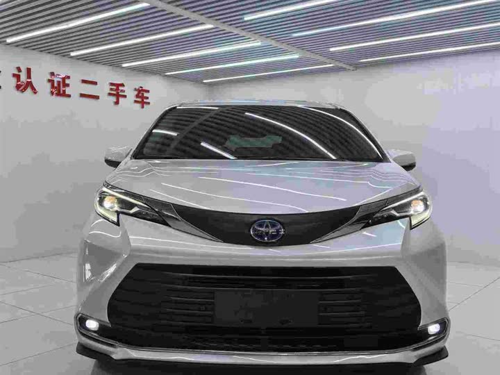 Фото 2 - Toyota Sienna