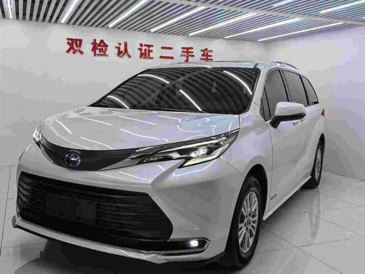 Фото 3 - Toyota Sienna