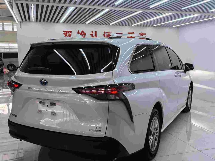 Фото 6 - Toyota Sienna