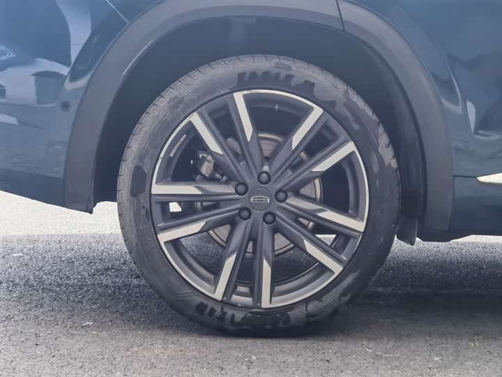 Фото 10 - Geely Monjaro