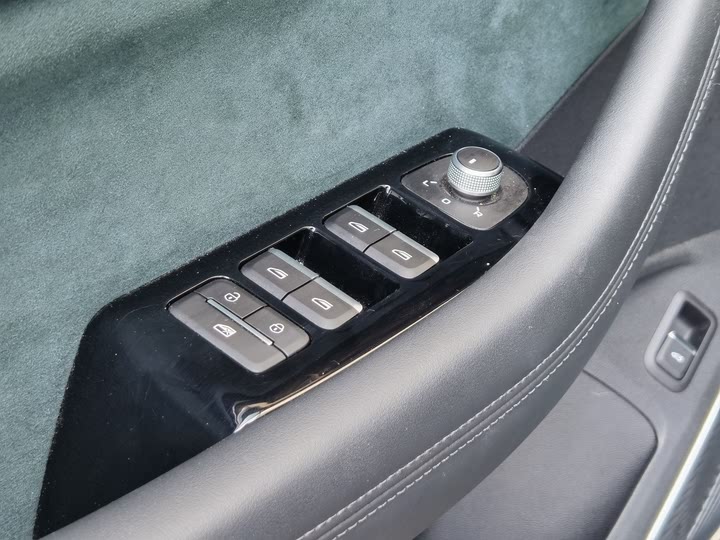 Фото 11 - Geely Monjaro