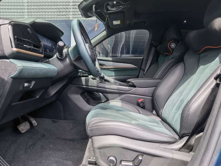 Фото 13 - Geely Monjaro