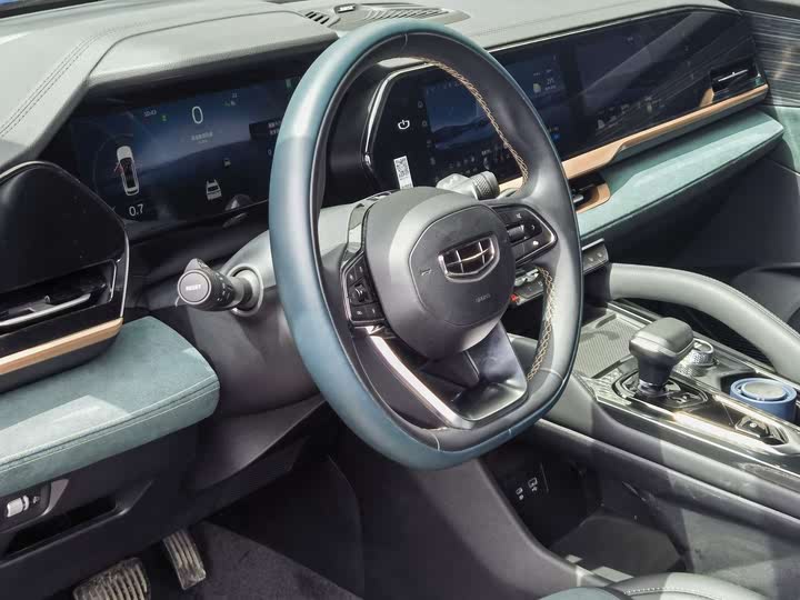 Фото 14 - Geely Monjaro