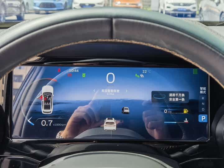 Фото 15 - Geely Monjaro