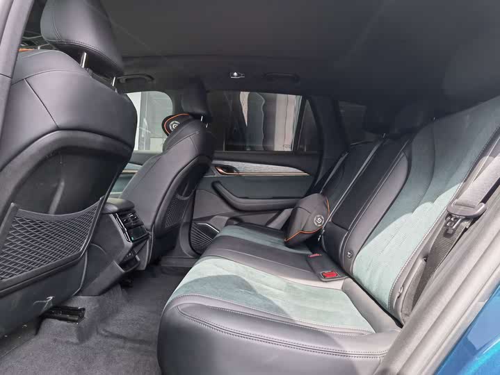 Фото 19 - Geely Monjaro