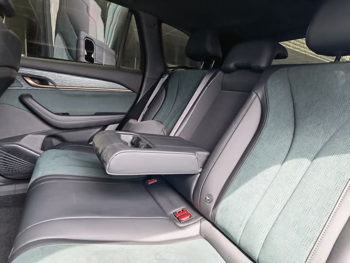 Фото 20 - Geely Monjaro