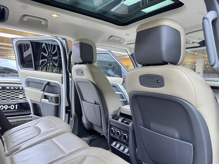 Фото 10 - Land Rover Defender