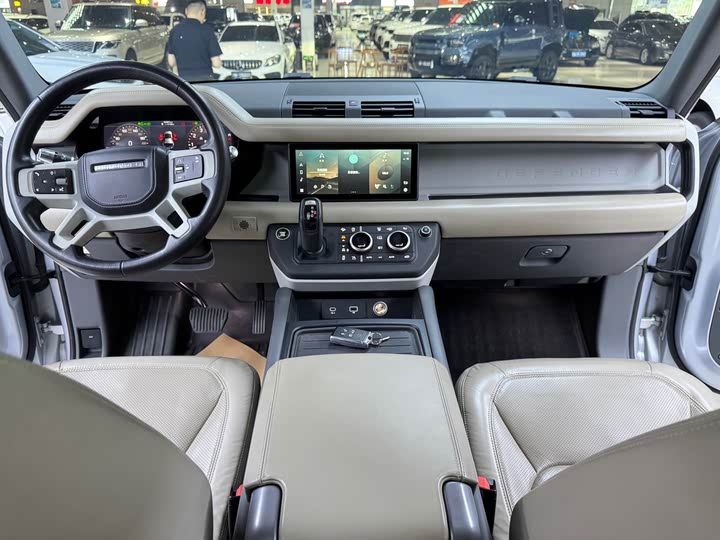 Фото 12 - Land Rover Defender