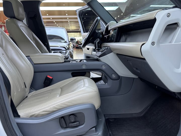 Фото 8 - Land Rover Defender