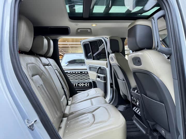 Фото 9 - Land Rover Defender