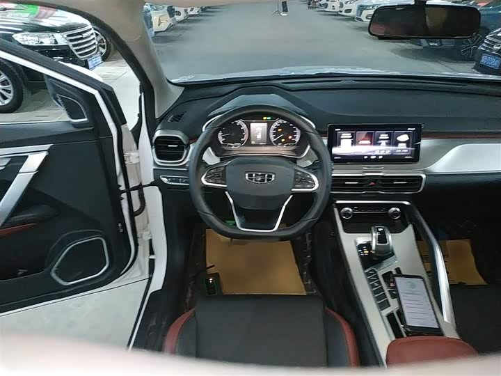 Фото 11 - Geely Coolray