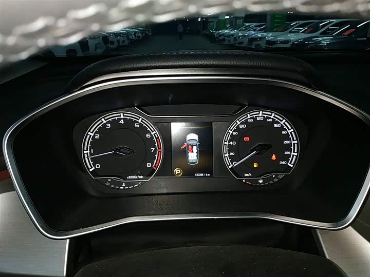 Фото 12 - Geely Coolray