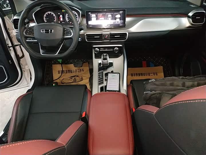 Фото 14 - Geely Coolray